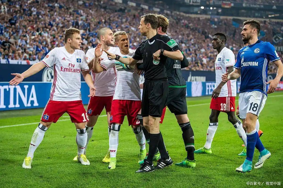 包含里程碑夜！阿贾克斯迎来里程碑，意甲转会期刷纪录，球迷炸锅，更衣室氛围转暖的词条